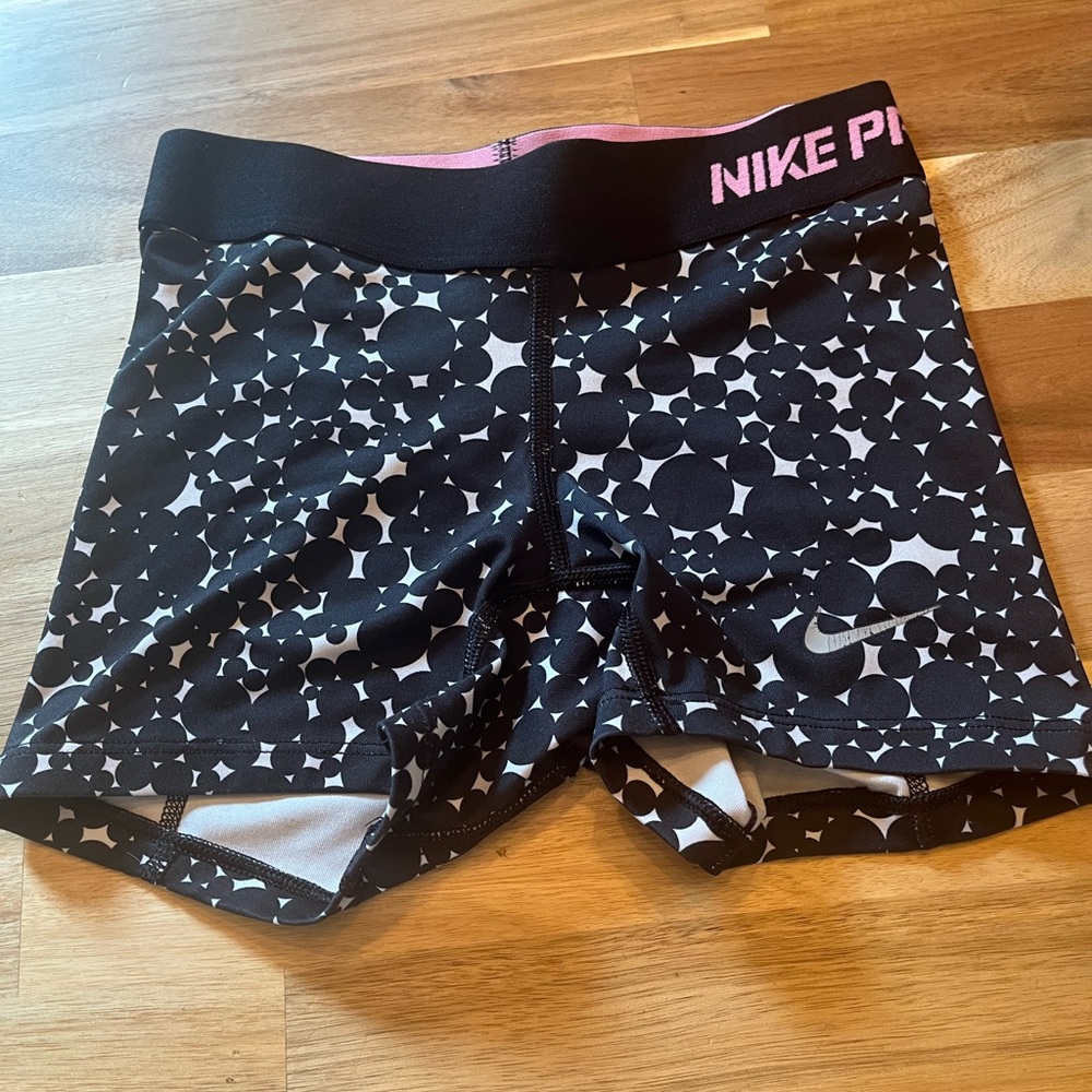 black and white nike pros